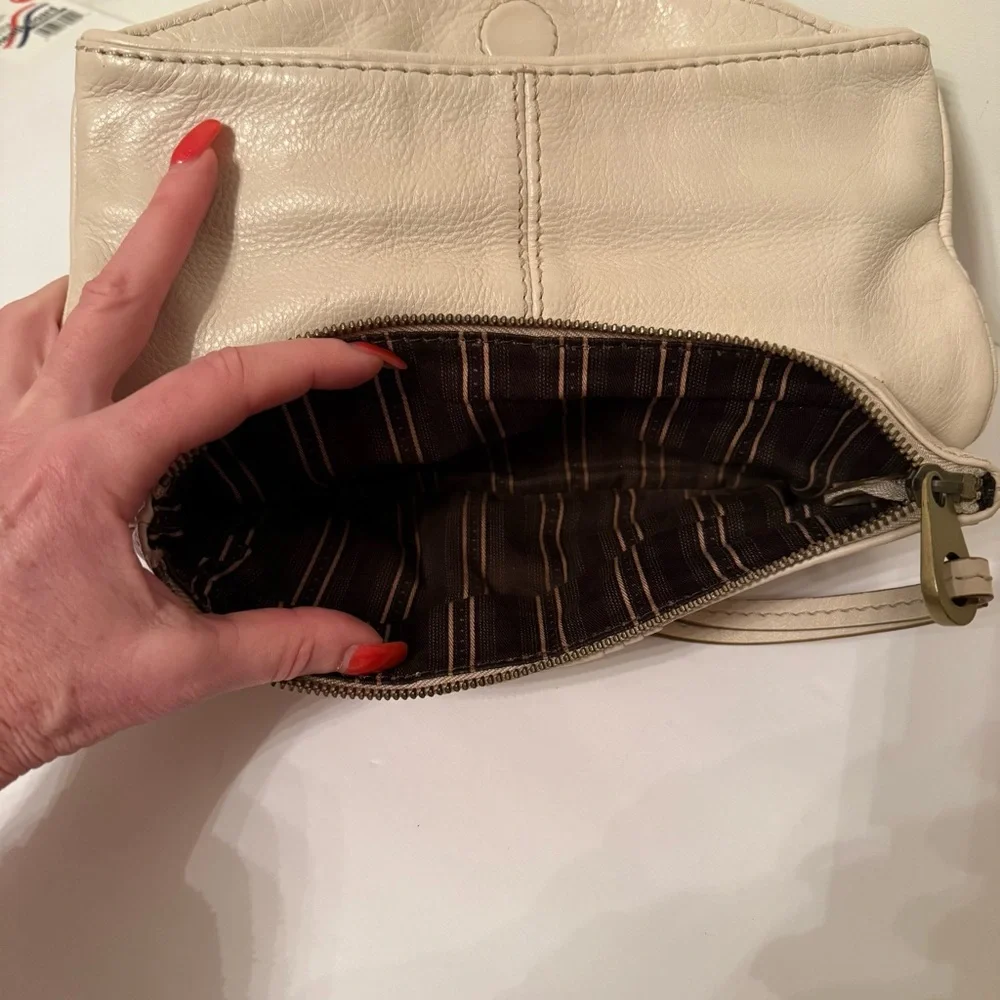 MARC BY MARC JACOBS WRISTLET CLUTCH BAG CREAM LEATHER MAGNET FLAP CLOSE